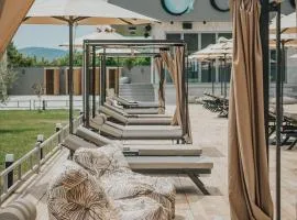 Coconut Hotel And Pool