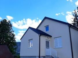 Planinska kuća Čemerno-4sobe,12 ležaja,mir i priroda, hotel a Gacko