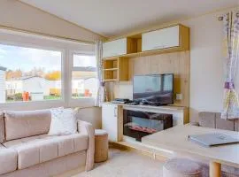 Pinewoods Park Compact sleeps 6 – dog friendly