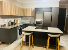 11 Elizabeth Place - Beautiful and spacious self catering 2 bedroom unit next to Kyalami Racetrack with free WiFi swimming pool gym and restaurant Perfect for a small family in Midrand Waterfall