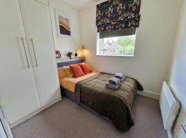 1-bed apartment, Close to Kensington Olympia with Free Wi-Fi & Netflix