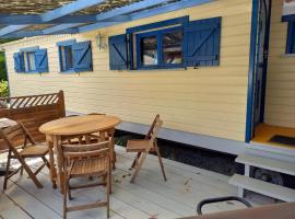 Roulotte au pied du Mont Saint Michel, khách sạn ở Pontorson