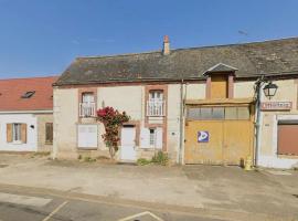 Escapade Paisible: Gîte pour 8 à Saint-Hilaire-sur-Yerre, Jardin Clos, Proche Chateaudun et Chartres - FR-1-581-131, hotel in Saint-Hilaire-sur-Yerre