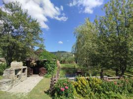 Відпочинковий комплекс "Alpha Plus", hotel i Yablunytsya