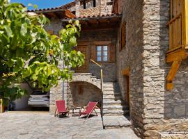 Chalet de montaña con vistas, villa in Prullans