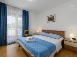 Apartments near the beach Veronika