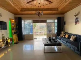 House - Sleeps 6 - Parking - Garden