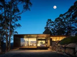 Mountain Top Snug, Studio Itas