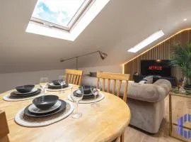 Scandi Loft Style Apartment - Sleeps 6 - near Manchester Airport
