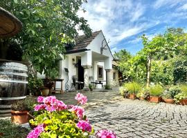 Romantikchalet, chata v destinaci Breitenbrunn