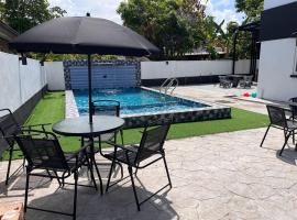 AR-RAHMAN HOMESTAY KUALA TERENGGANU Semi-D, 2-storey, 4-Bedroom 4-Bathroom, 25x13feet Private Swimming Pool with 5 feet Fountain, hotel a Kuala Terengganu