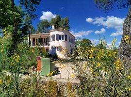 La Tourelle Suite Cosy entre vignoble aixois et Luberon