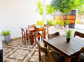 Mario Family Villa and Restaurant, hotel v Negombu