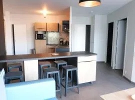 Appartement PMR 2 Chambres, Face Plage, Piscine, Balcon, Pour 6 Personnes, Animaux Admis - FR-1-194-222