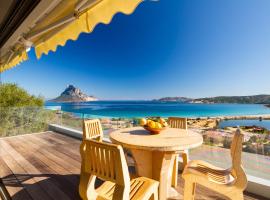 The houses of rising sun with a stunning sea view, ξενοδοχείο σε Porto Taverna