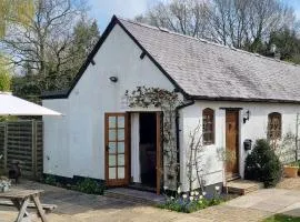 The Lodge at Barston, Luxury Ground Floor Cottage in idyllic location but close to all amenities