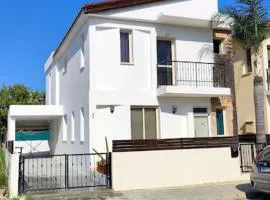 Villa between lake and sea