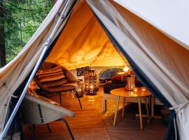 Glampingtält i naturen, luxusní stan v destinaci Molkom