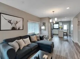 Cozy Bungalow Central Location Near Downtown