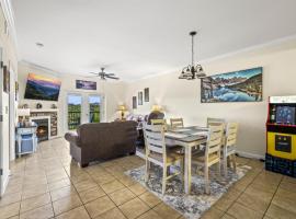 Smoky Mountain View Condo- Hot Tub, Indoor Pool, Walking Path, Playground, hotel a Pigeon Forge