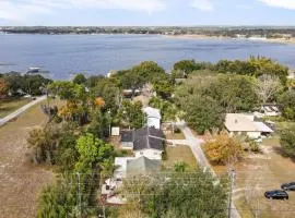 Spacious Retreat Fenced Yard Screened Deck