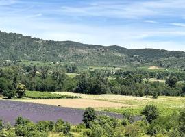 Bel appart - 3 ch Vallon pont d 'arc, Hotel in Salavas