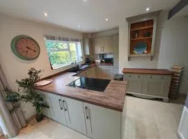 King Arthur's Rest House, Hot Tub & Garden Sleeps 10