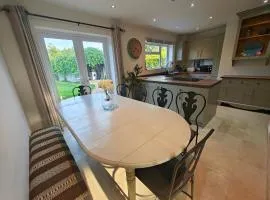 King Arthur's Rest House, Hot Tub & Garden Sleeps 10