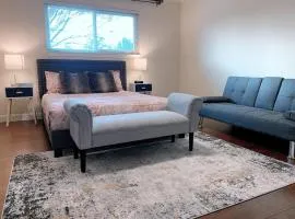 Luxury 4B3B with Dual EnSuites, Parking, WiFI
