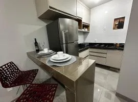 Lindo apartamento de 2/4 com ar condicionado em prédio familiar