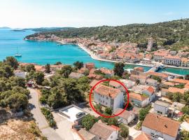 Apartments by the sea Tisno, Murter - 4295, hotel in Tisno