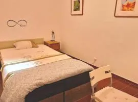 Private Double Room in T4 Apartment