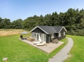 3 Bedroom Lovely Home In Aakirkeby