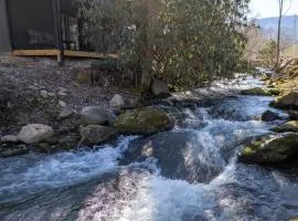 Tranquility Cottage, Pickleball Court, Creek, WIFI, Mountain Views, Starting at 79"