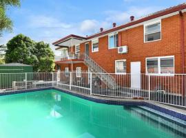 Bexley 5Br near Train & Shpping with pool 10ppl First Floor, hotel i Sydney