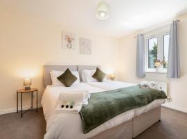 Spacious 4 bedroom, perfect for contractors, families, private parking, hotel v destinaci Royal Wootton Bassett