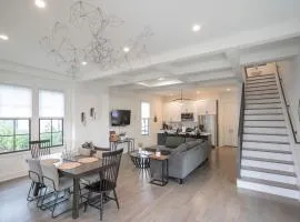 Five Block Walk From Historical Downtown Franklin