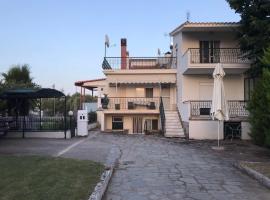 The Family House! Kariani Beach of Kavala, hotel a Karianí