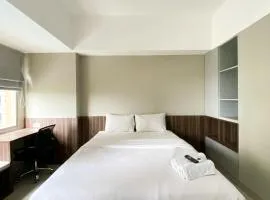 Modern Look and Tidy Studio Gateway Park LRT City Jatibening Apartment By Travelio
