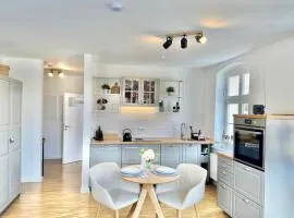 Modernes Appartement "ALTE MÄDCHENSCHULE", inkl Stellplatz, E-Bike Ladestation, Boxspringbett, Business, 2 Personen, gratis Kaffee und Tee, WLAN