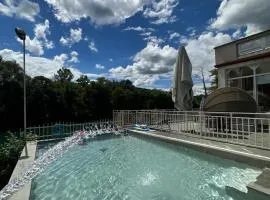 Villa paradise with pool and Direct Beach on River Una