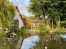 L'Escapade du marais, guest house in Guînes