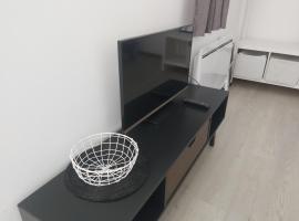 Appartement l'hay les roses, family hotel in LʼHay-les-Roses