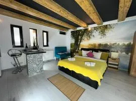 Smart Studio free parking