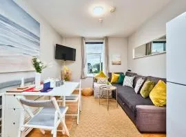 Princess Green 5 - Portrush by the Sea