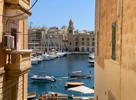 Gardjola Apartment - Authentic Stay By the Marina, Ideal for Couples