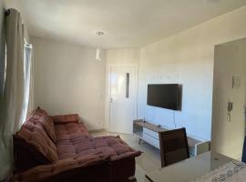 Apartamento de 2 quartos em condomínio com portaria 24h e localização excelente, hotel in Vitória da Conquista