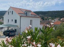 Apartmani Kamil, hotel din Marina