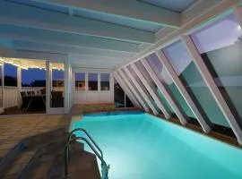 Charmerende 4BR Feriehus med Pool og Have