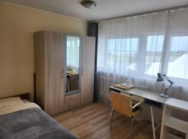 Bright & Peaceful Room Near Old Town, hotelli Tallinnassa